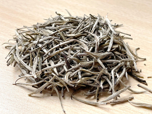 Ace de Argint (Silver Needle): Eleganța Pură a Ceaiului Alb și Secretul Tinereții
